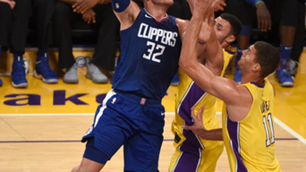 Deflated Ball: Blake gets 29 in Clips' 108-92 rout of Lakers (Oct 19, 2017)