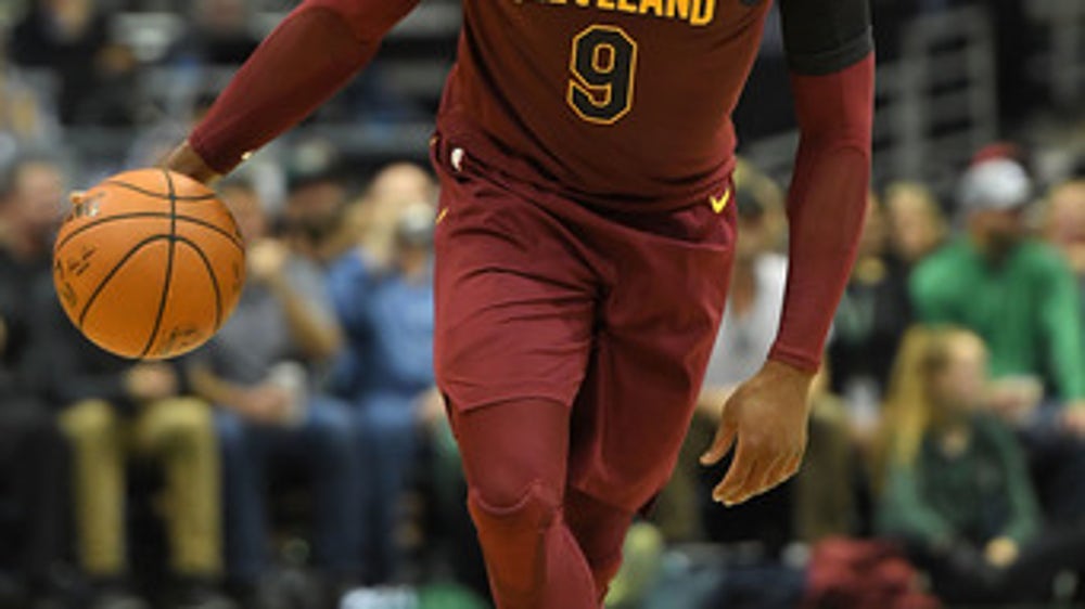 Cavs' Dwyane Wade sidelined with bruised knee