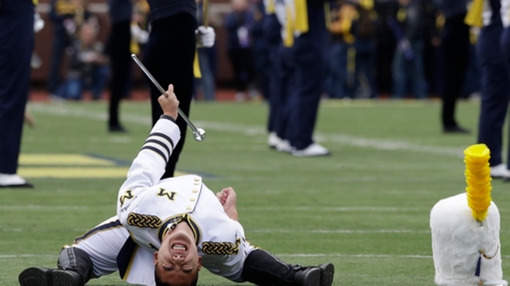 Peters plays, helps Michigan pull away and top Rutgers 35-14 (Oct 28, 2017)