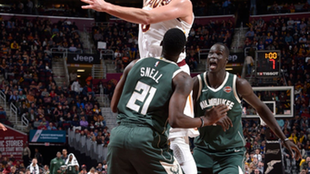 Love's 32, LeBron's 30 push Cavaliers past Bucks 124-119 (Nov 07, 2017)