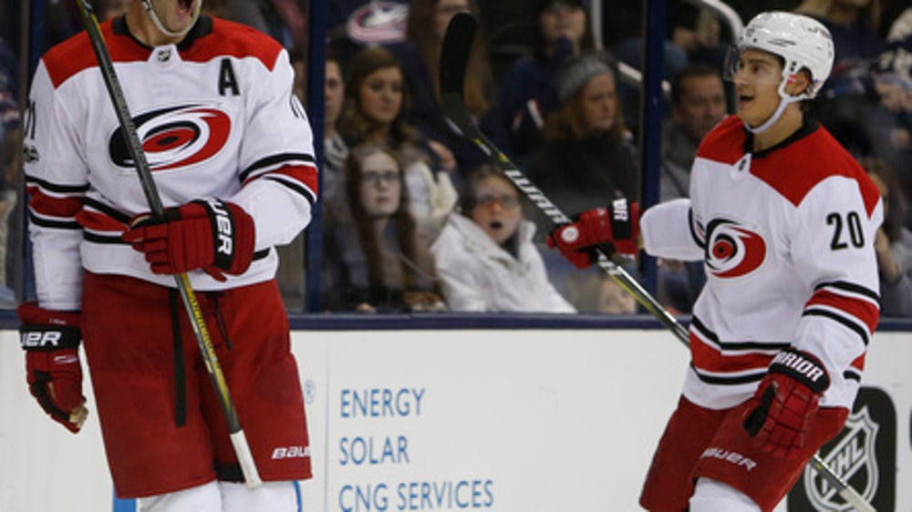 Staal scores twice as Carolina beats Columbus 3-1 (Nov 10, 2017)