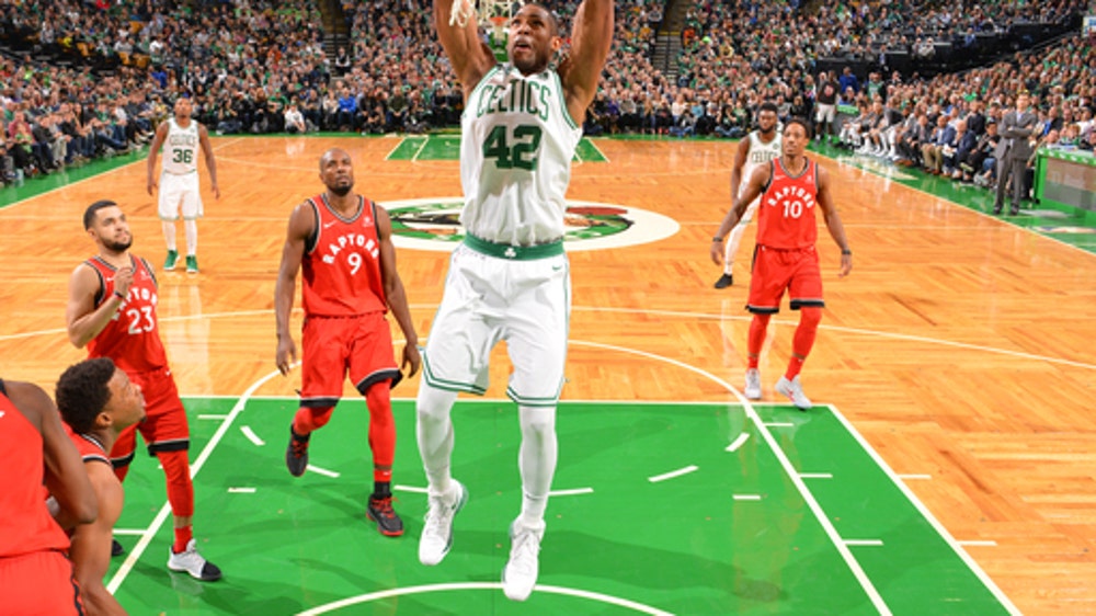 Celtics hold off Raptors 95-94 for 12th straight victory (Nov 12, 2017)