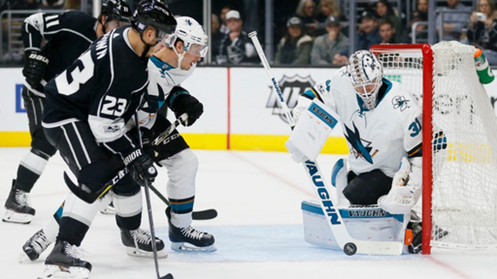 Ward's skate deflection goal tips Sharks past Kings, 2-1 (Nov 12, 2017)