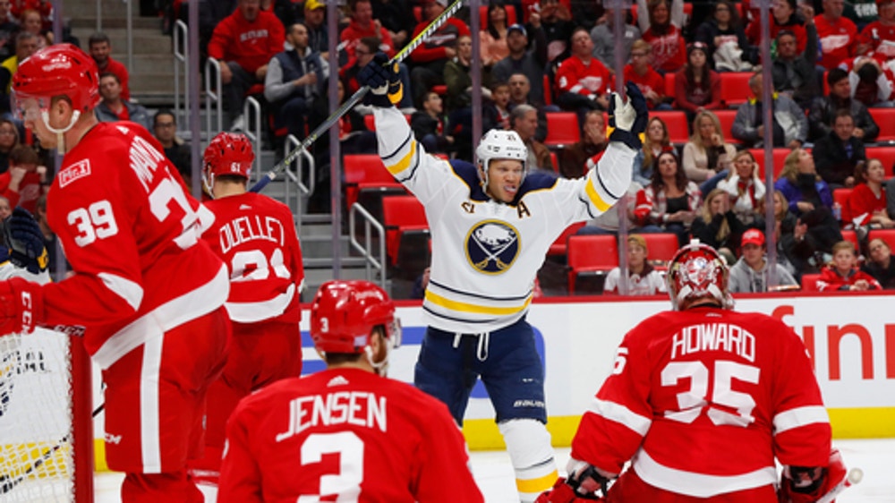 Tomas Tatar breaks tie in 3rd, Red Wings beat Sabres 3-1 (Nov 17, 2017)