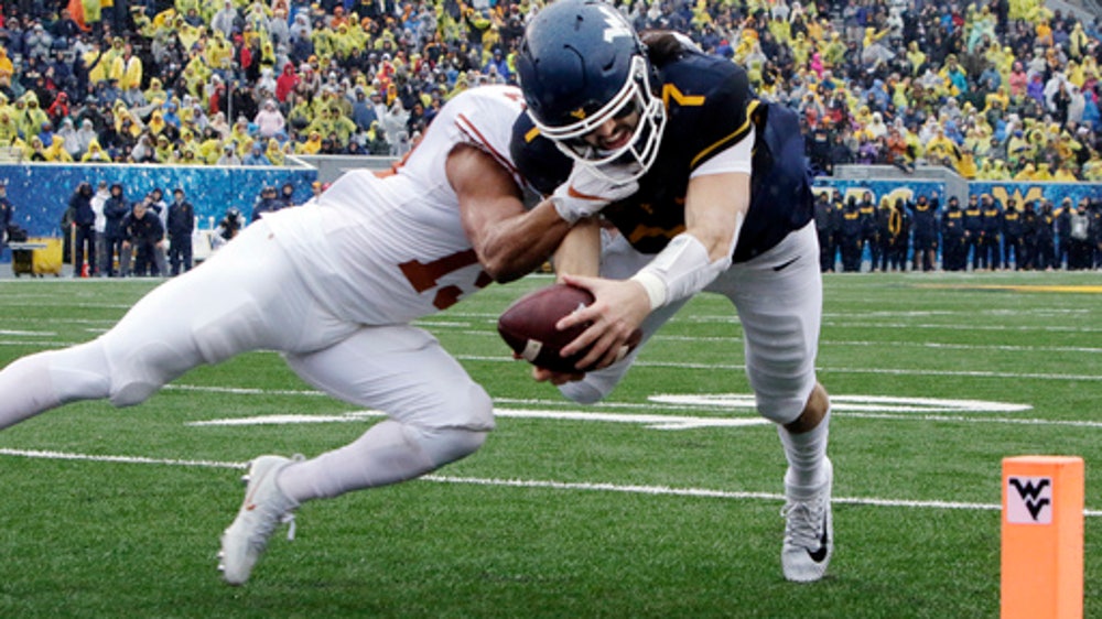 Ehlinger leads Texas over No. 24 WVU 28-14; Grier injured (Nov 18, 2017)