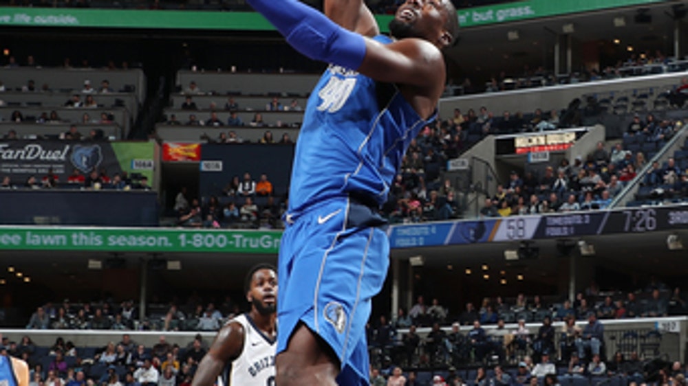 Barnes' 30-footer at the horn lifts Mavs over Grizzlies (Nov 22, 2017)