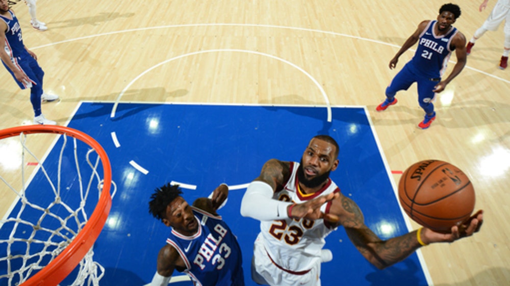 James has 30 points to lead Cavs in 113-91 rout of 76ers (Nov 27, 2017)