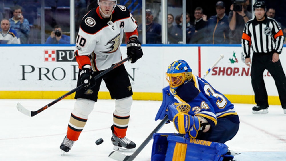 Gibson rebounds from rough outing, leads Ducks past Blues (Nov 29, 2017)