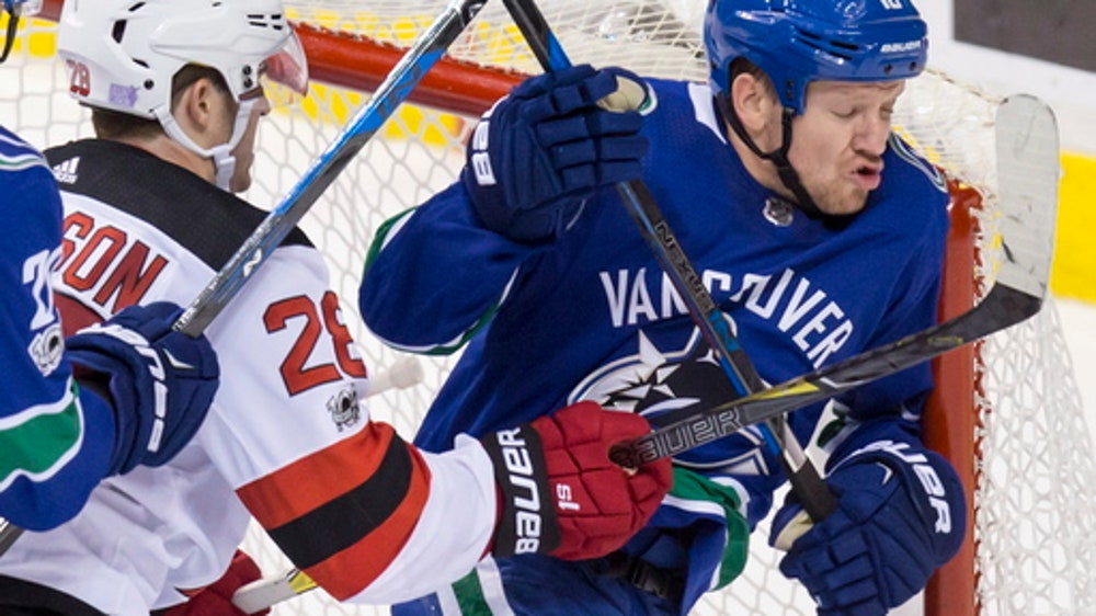 Canucks' Derek Dorsett ending career due to spinal issues