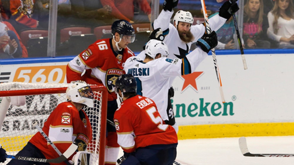 Tierney scores in 3rd to help Sharks beat Panthers 2-1 (Dec 01, 2017)