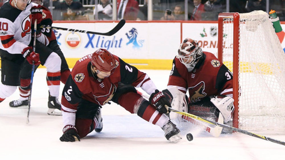 Wedgewood stops 27 shots, Coyotes beat Devils 5-0 (Dec 02, 2017)