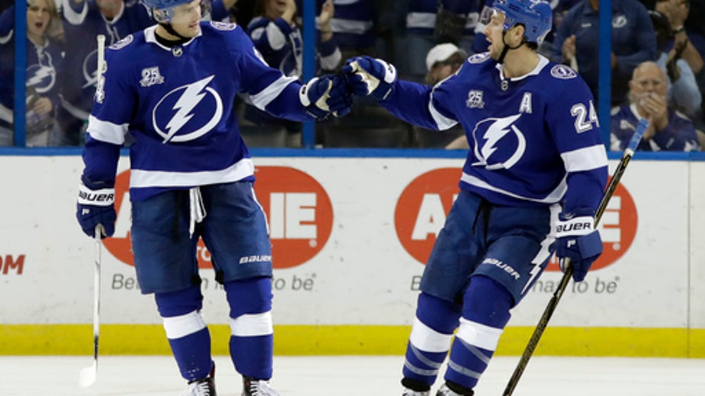 Gourde keys Lightning surge in 6-2 win over Islanders (Dec 05, 2017)