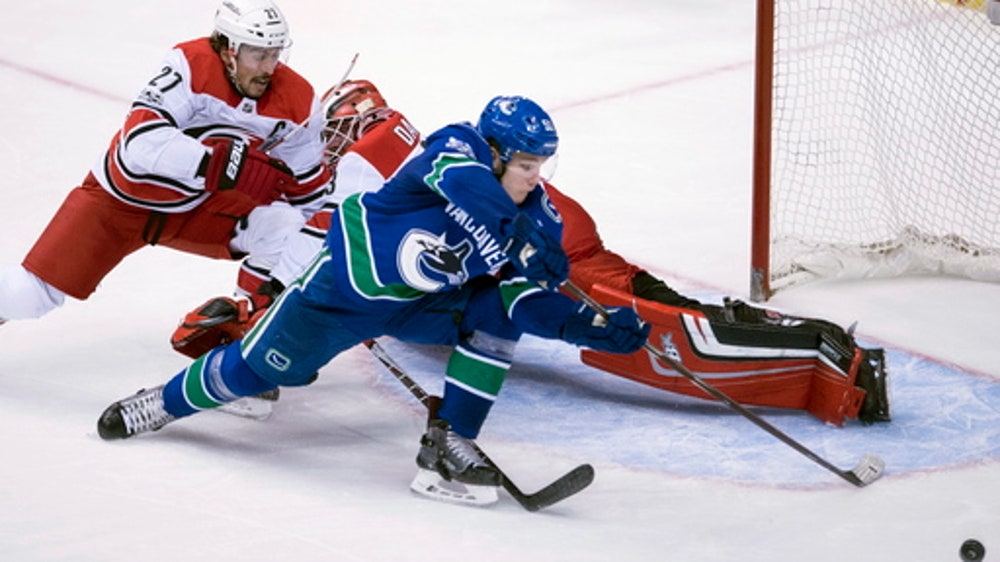 Canucks' Bo Horvat sidelined by broken foot