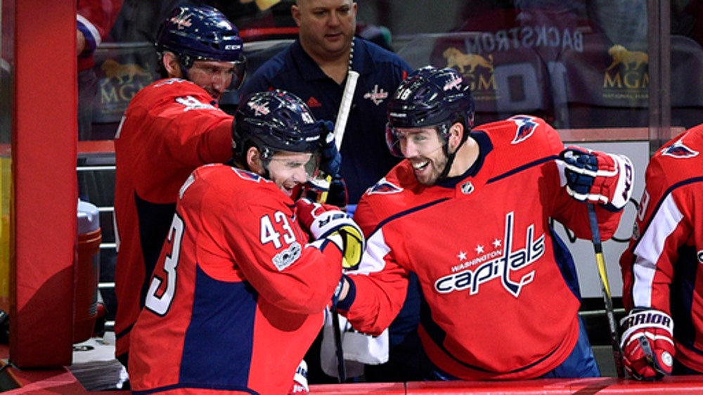 Wilson, Ovechkin lead Capitals past Blackhawks, 6-2 (Dec 06, 2017)