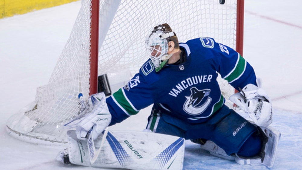 Flyers beat Canucks 4-1 for 3rd straight win (Dec 07, 2017)