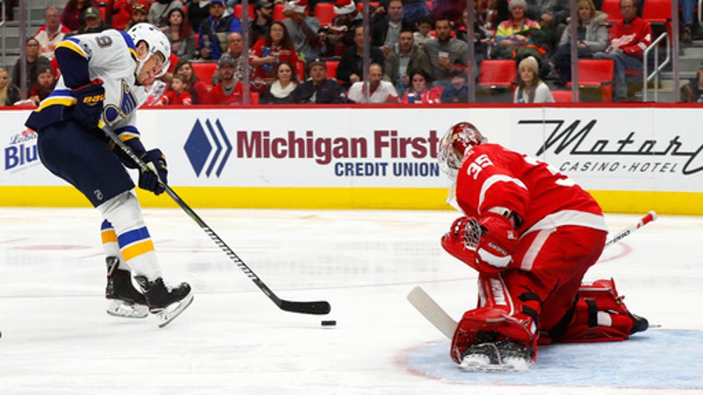 Blues score 4 times in 5-shot span, beat Red Wings 6-1 (Dec 09, 2017)