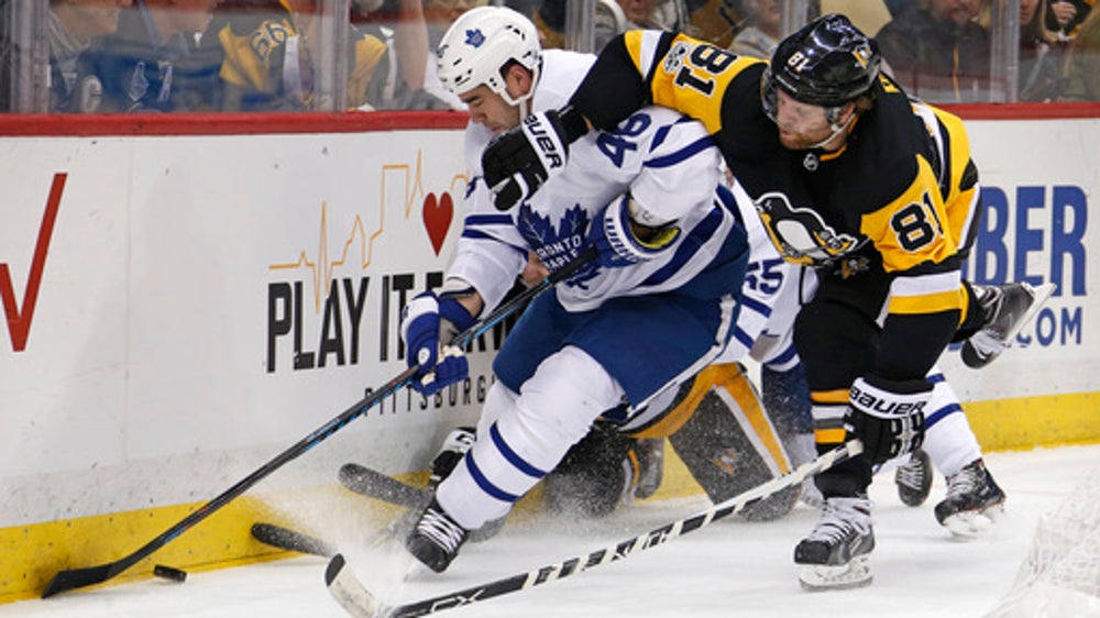 Bozak scores twice, Maple Leafs bury Pens early in 4-3 win (Dec 09, 2017)
