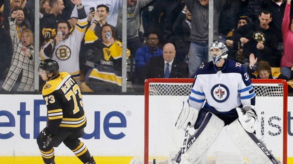 Birthday boy McAvoy sends Bruins past Jets in shootout (Dec 21, 2017)