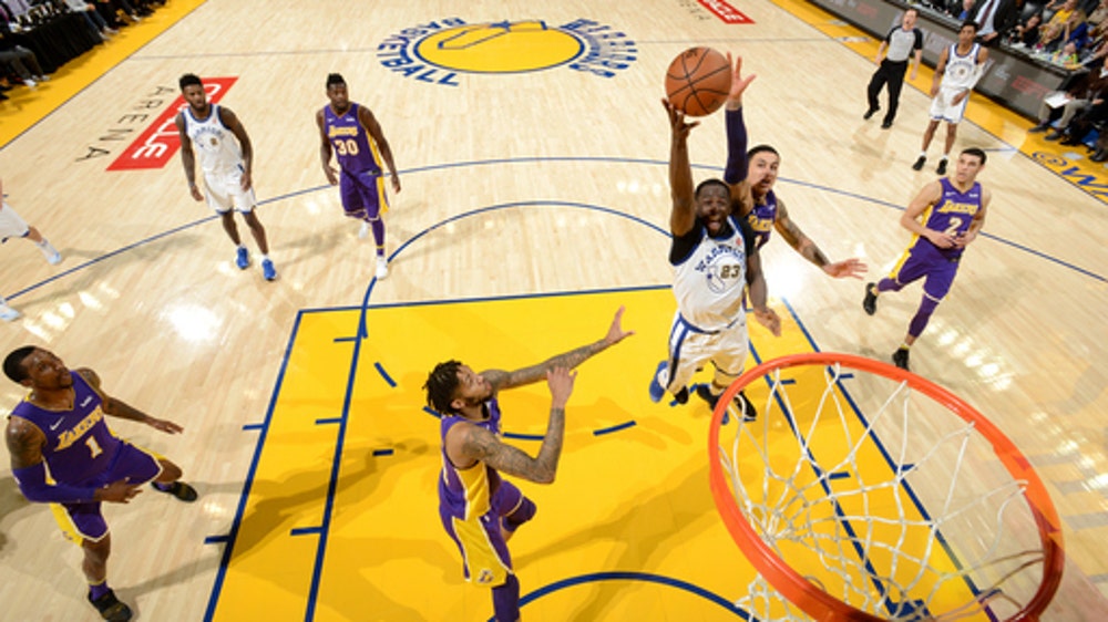 Durant leads Warriors past Lakers for 11th straight win (Dec 22, 2017)