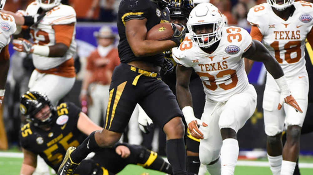Young helps Texas beat Missouri 33-16 in Texas Bowl (Dec 27, 2017)