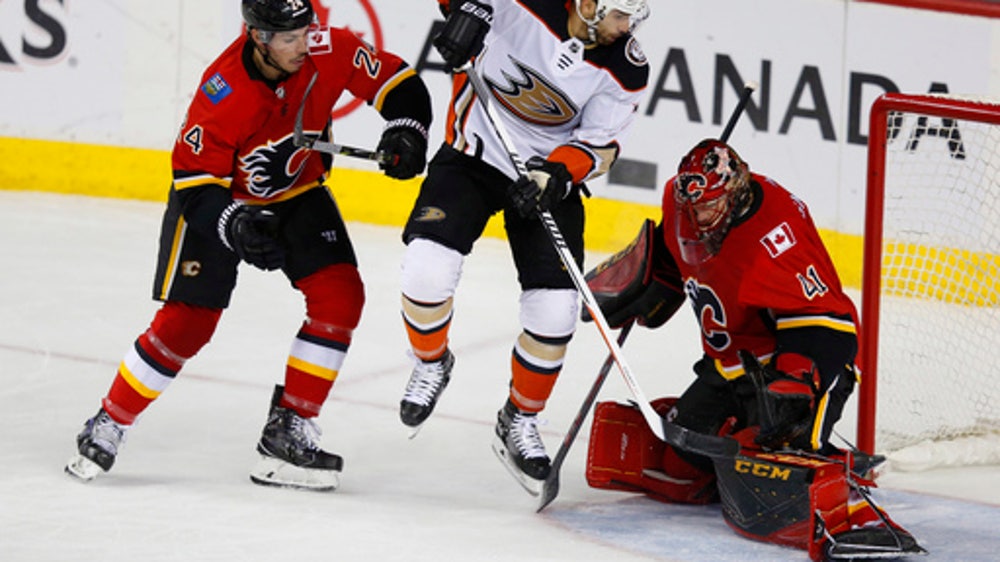 Hamilton scores with 16 seconds left, Flames beat Ducks (Jan 06, 2018)