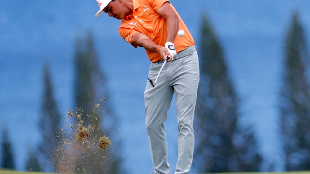 Rickie Fowler birdies last 3 holes to take Phoenix Open lead