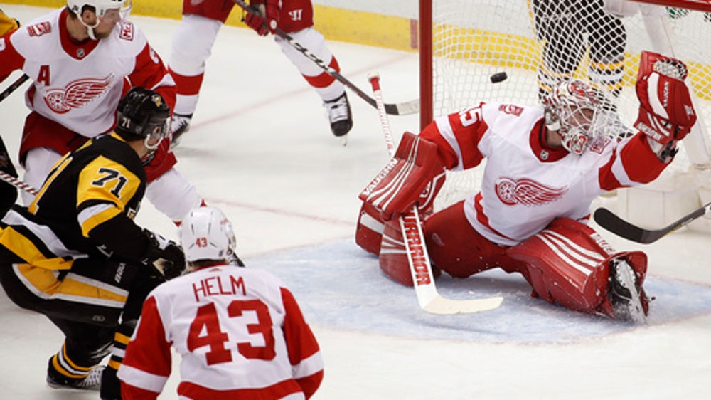 Canadiens C Danault leaves with head injury after scary play