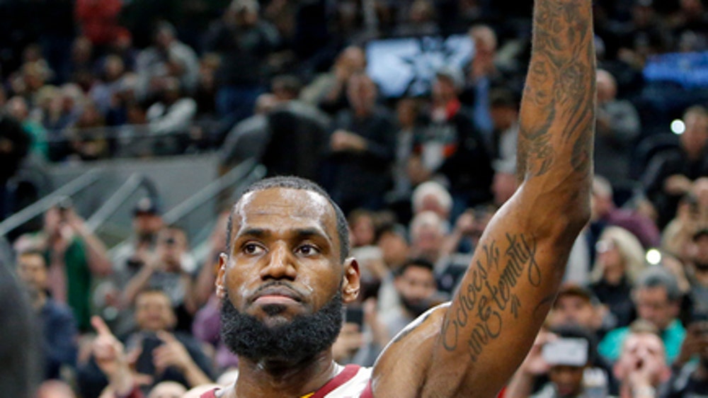 LeBron gets 30,000, but Spurs beat slumping Cavs 114-102 (Jan 23, 2018)