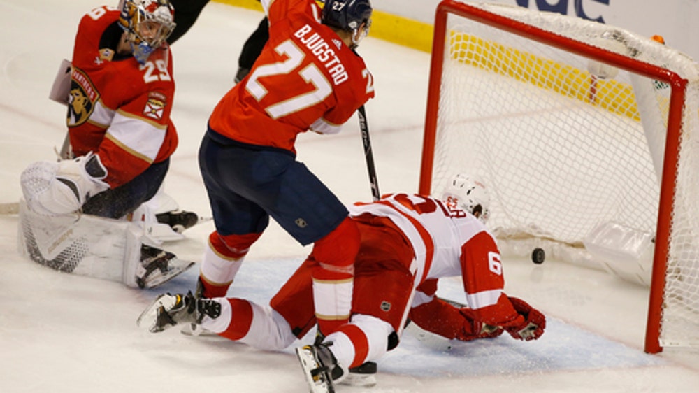 Huberdeau’s late goal lifts Panther over Red Wings, 3-2