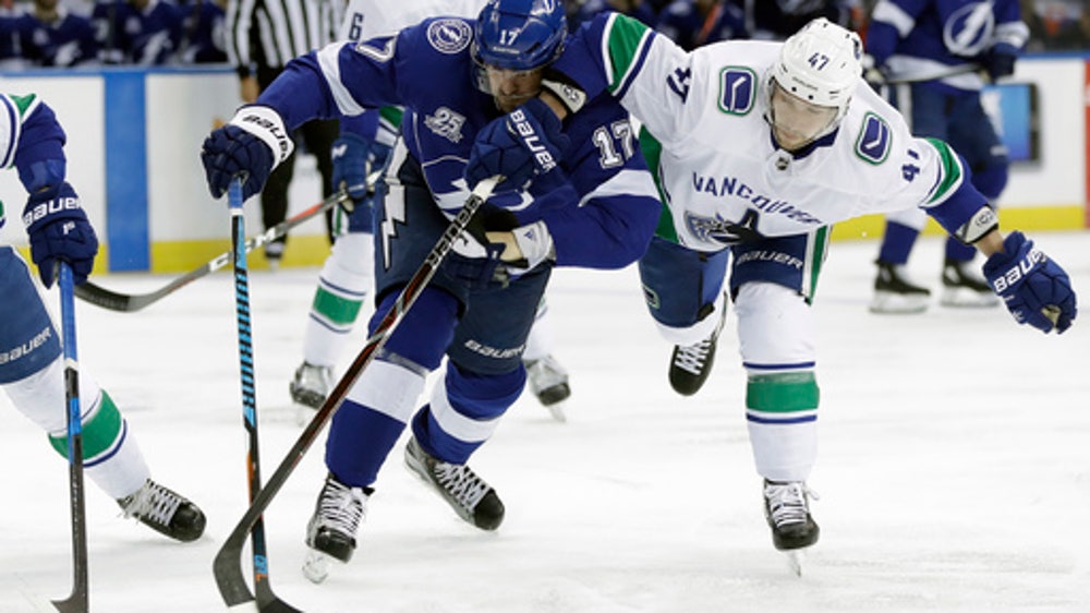 Kucherov ends goal drought, Lightning beat Canucks 5-2