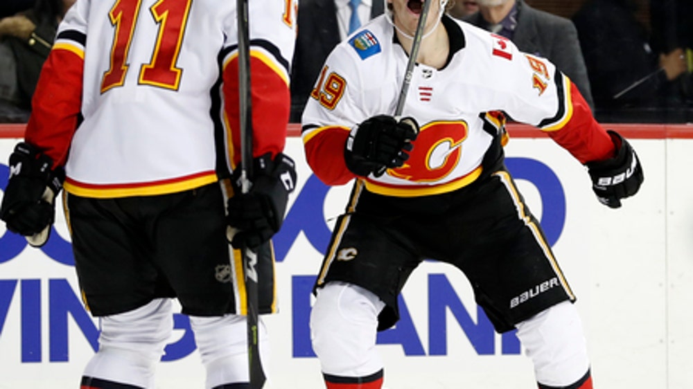 C Mikael Backlund signs 6-year contract to stay with Flames