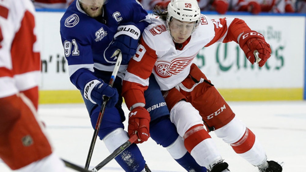 Lightning beat Red Wings for 11th straight time, 4-1