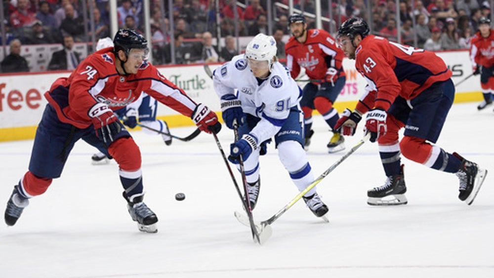 Point scores 2 goals to help Lightning beat Capitals 4-2