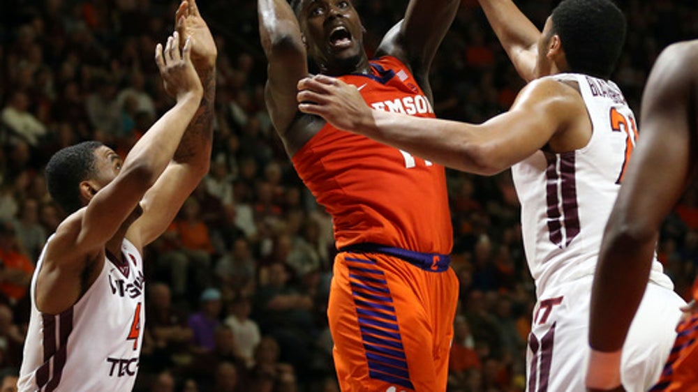 Hokies continue winning ways, beat No. 15 Clemson 65-58