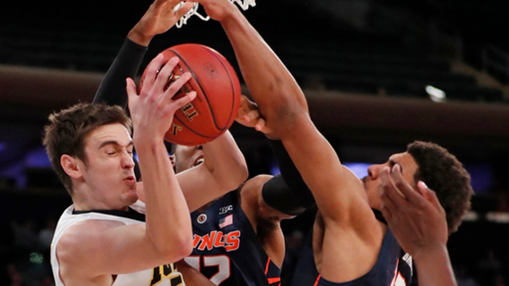 Big Ten Tournament at Garden opens with Iowa over Illinois