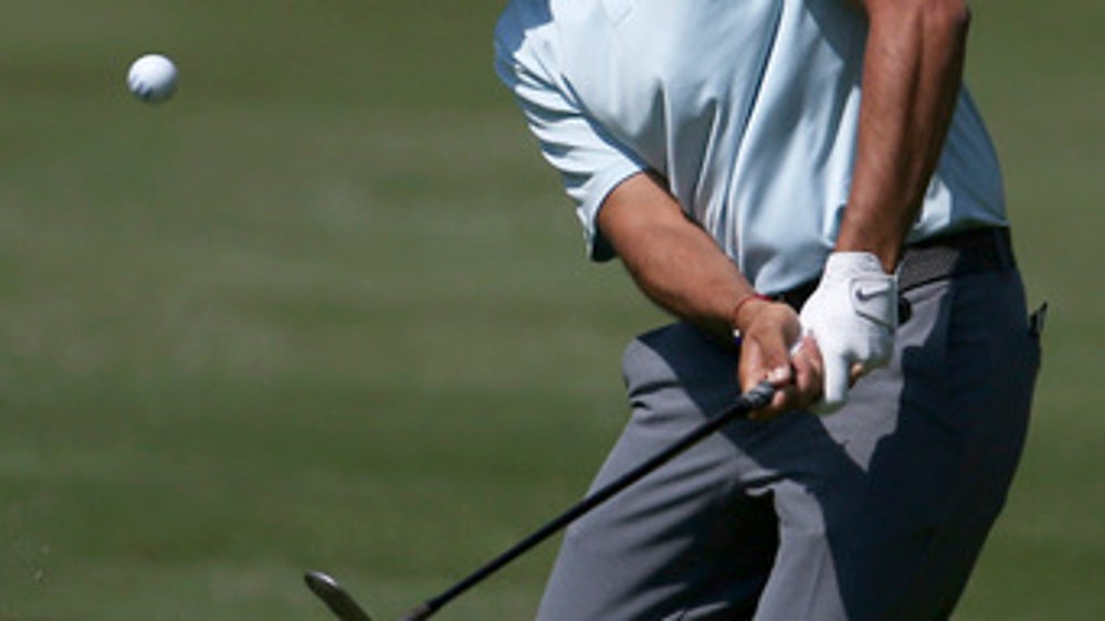 Oosthuizen leads in Mexico as pair of newcomers shine