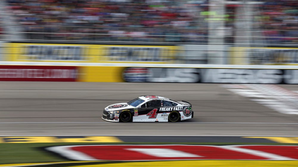Phoenix favorite Harvick chasing 3rd straight NASCAR win