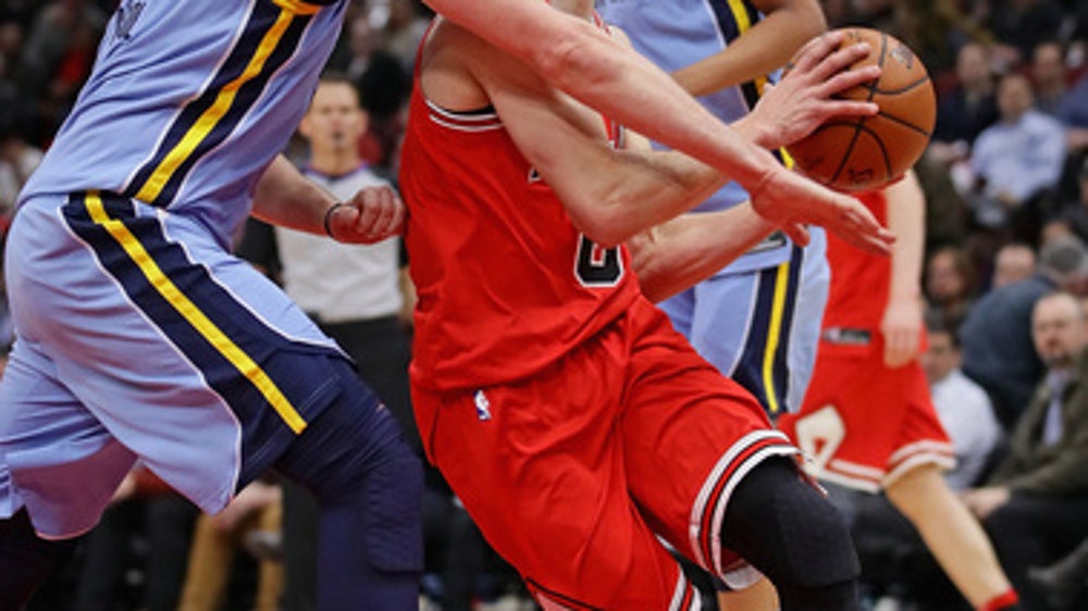 Bulls hang on down stretch, beat Grizzlies 119-110