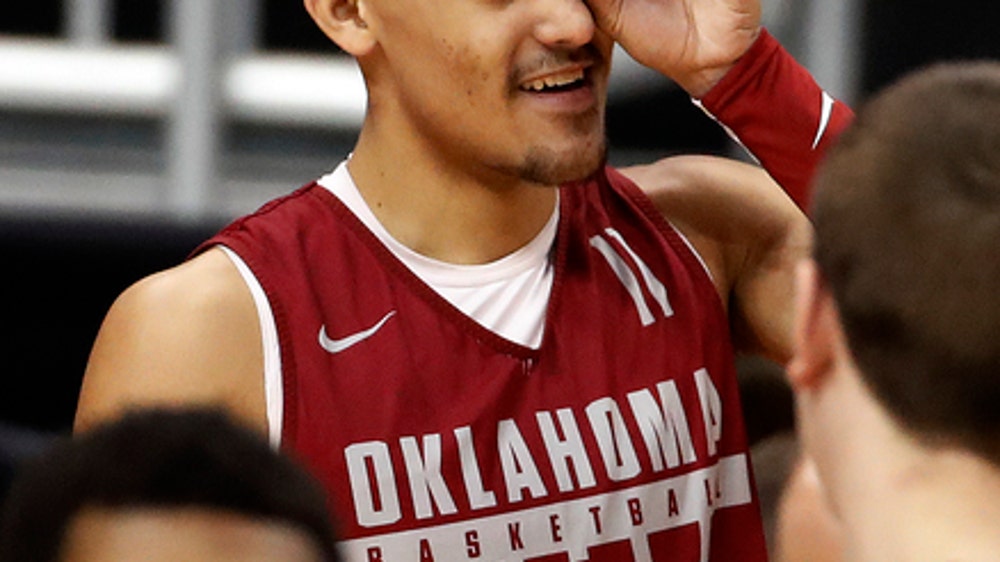 The Latest: Trae Young could be playing last college game