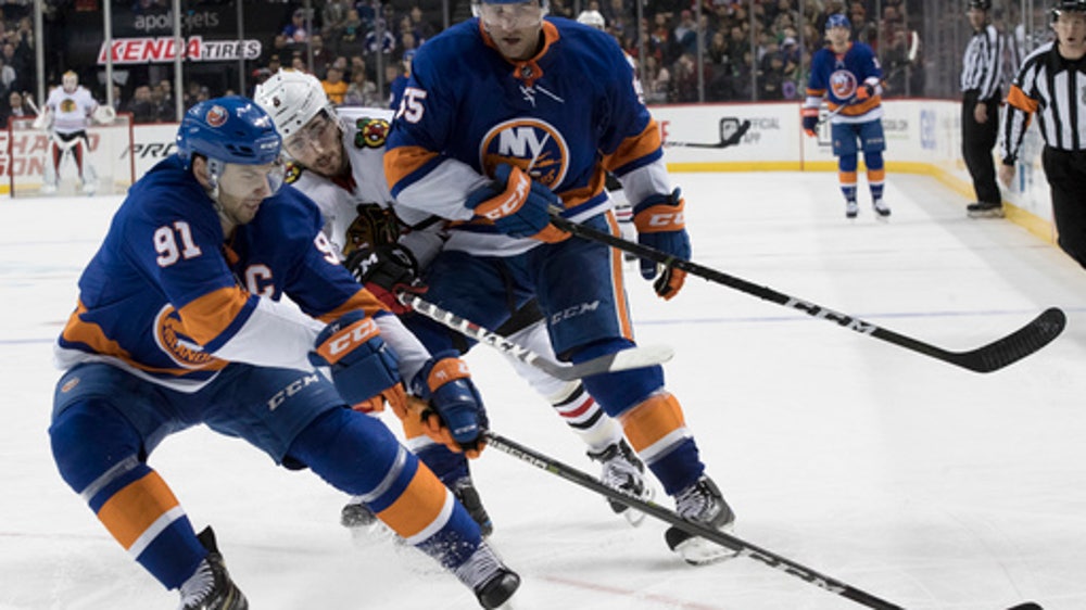 Forsberg helps Blackhawks beat Islanders 3-1