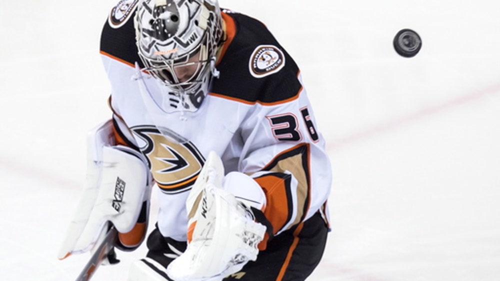 Sutter has 2 goals, assist to lift Canucks over Ducks