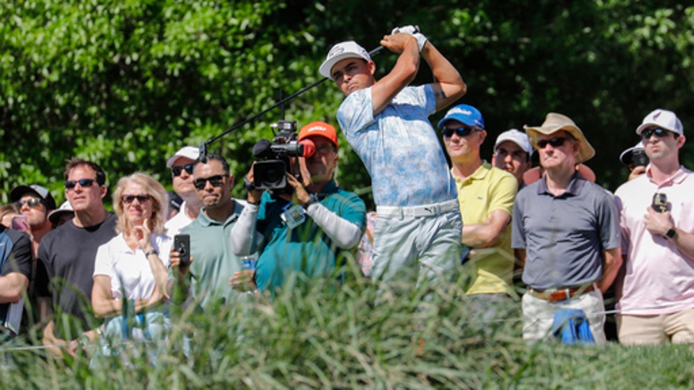 Hossler leads at Houston Open as Fowler, Spieth chase