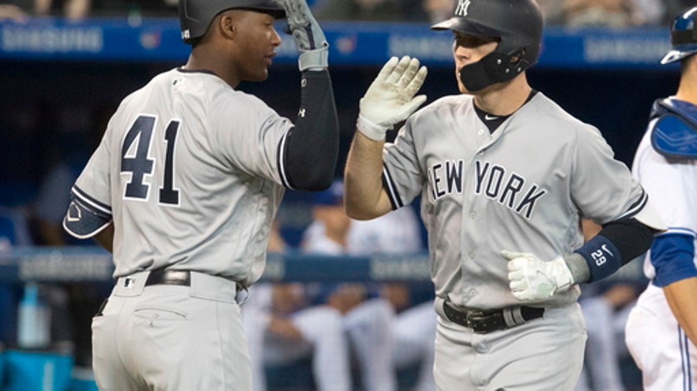 Smoak’s 2 HR, go-ahead slam in 8th rally Jays past Yanks 7-4