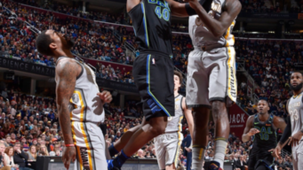 LeBron, Cavs struggle before beating Mavericks 98-87