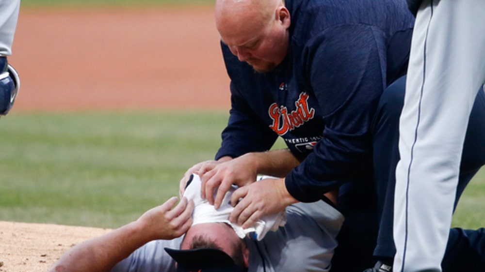 Tigers’ Zimmerman hit on face by Kipnis’ line drive