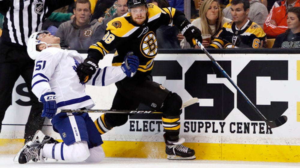 Pastrnak has 3 goals, 3 assists; Bruins beat Maple Leafs 7-3