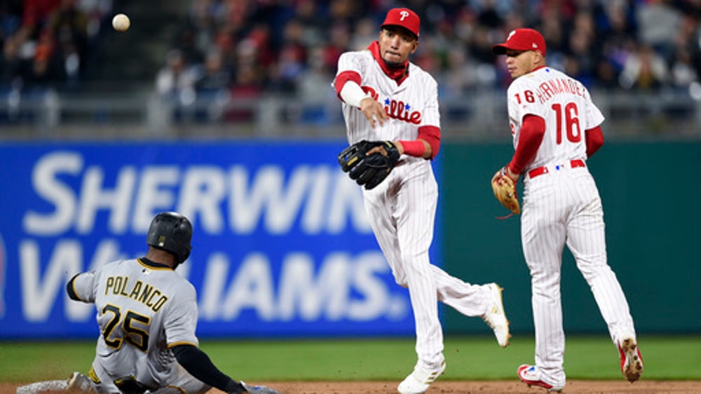 Herrera’s triple in 8th lifts Phillies over Pirates 2-1