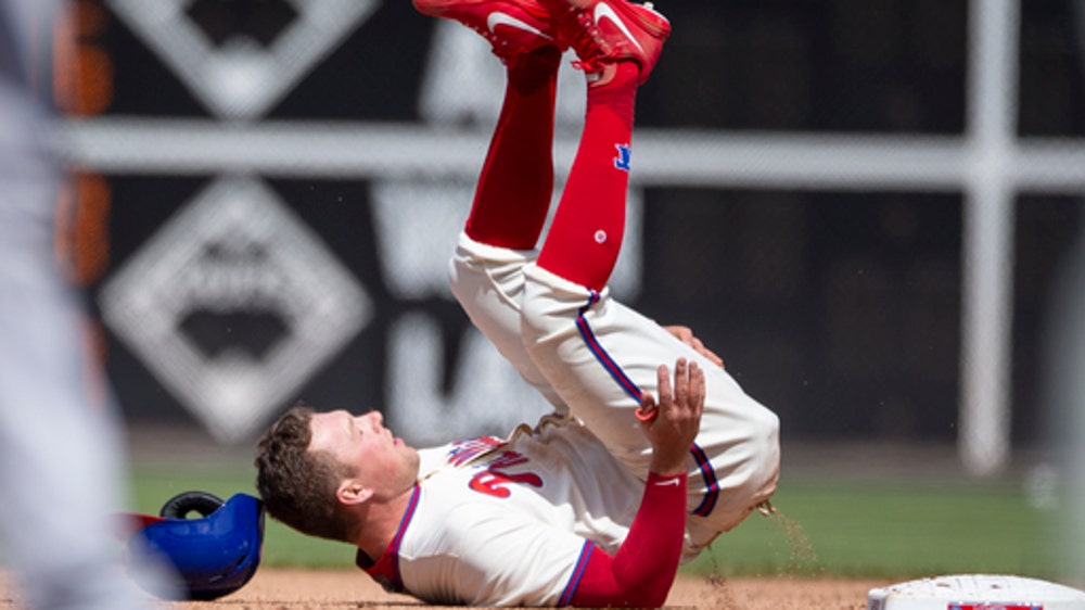Altherr’s RBI hit gives Phils 3-2 win and sweep over Pirates