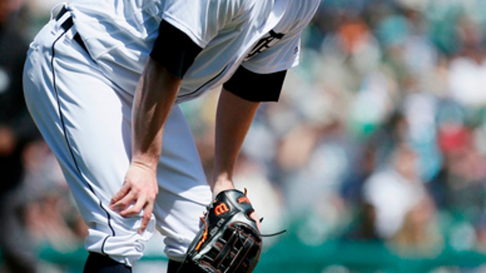 Moustakas, Almonte slug Royals past Tigers 8-5