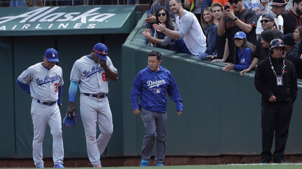 Dodgers RF Puig runs into wall, leaves game